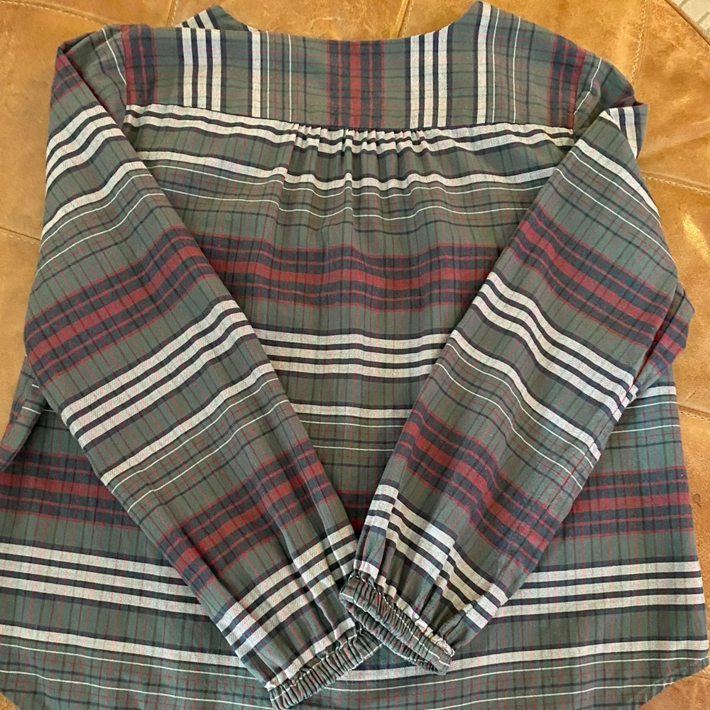 Madewell V-Neck Button Down Shirt in Plainview Plaid - Picture 6 of 10